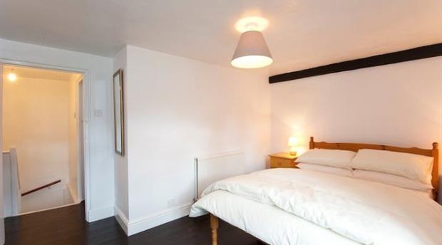 Railway Cottage Picture 4