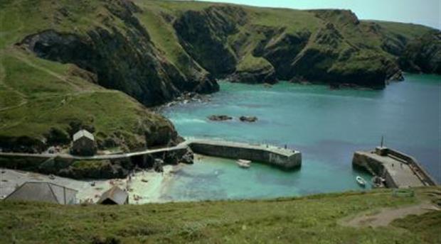 Ridgeback House - Mullion Picture 1