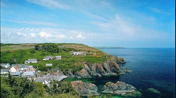 Cadgwith Beach Picture 1