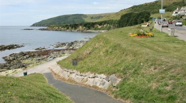Hannafore Beach Picture 1