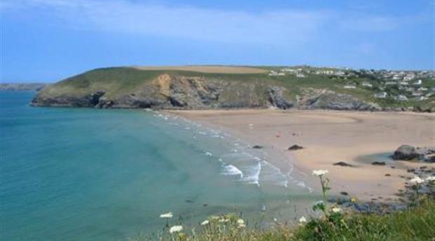 Mawgan Porth Beach Picture 1